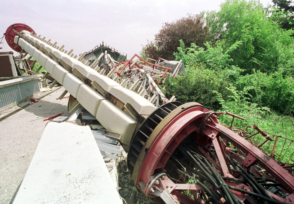 Пре 21 године срушен је Авалски торањ