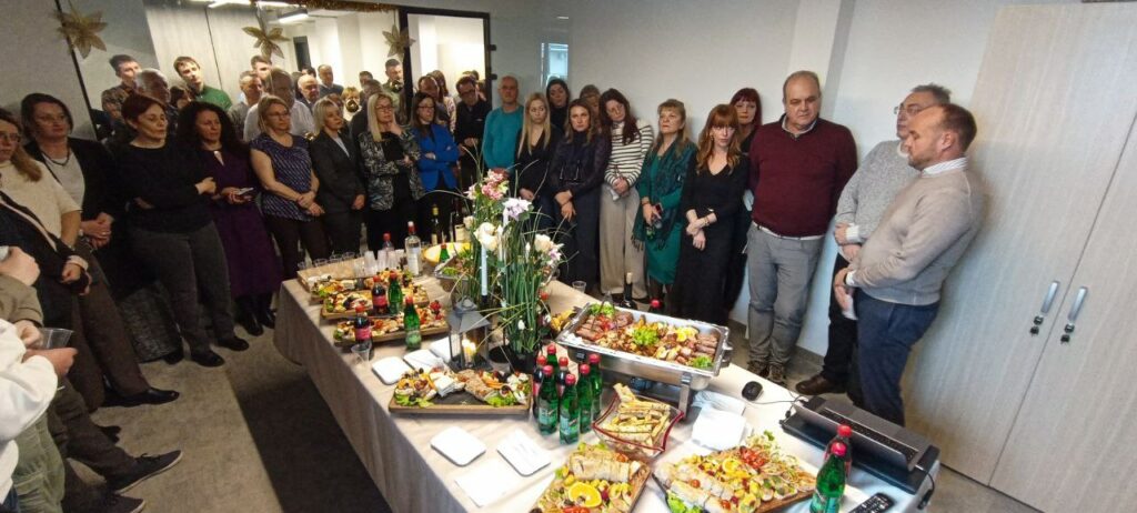 Година иза нас, корак испред нас